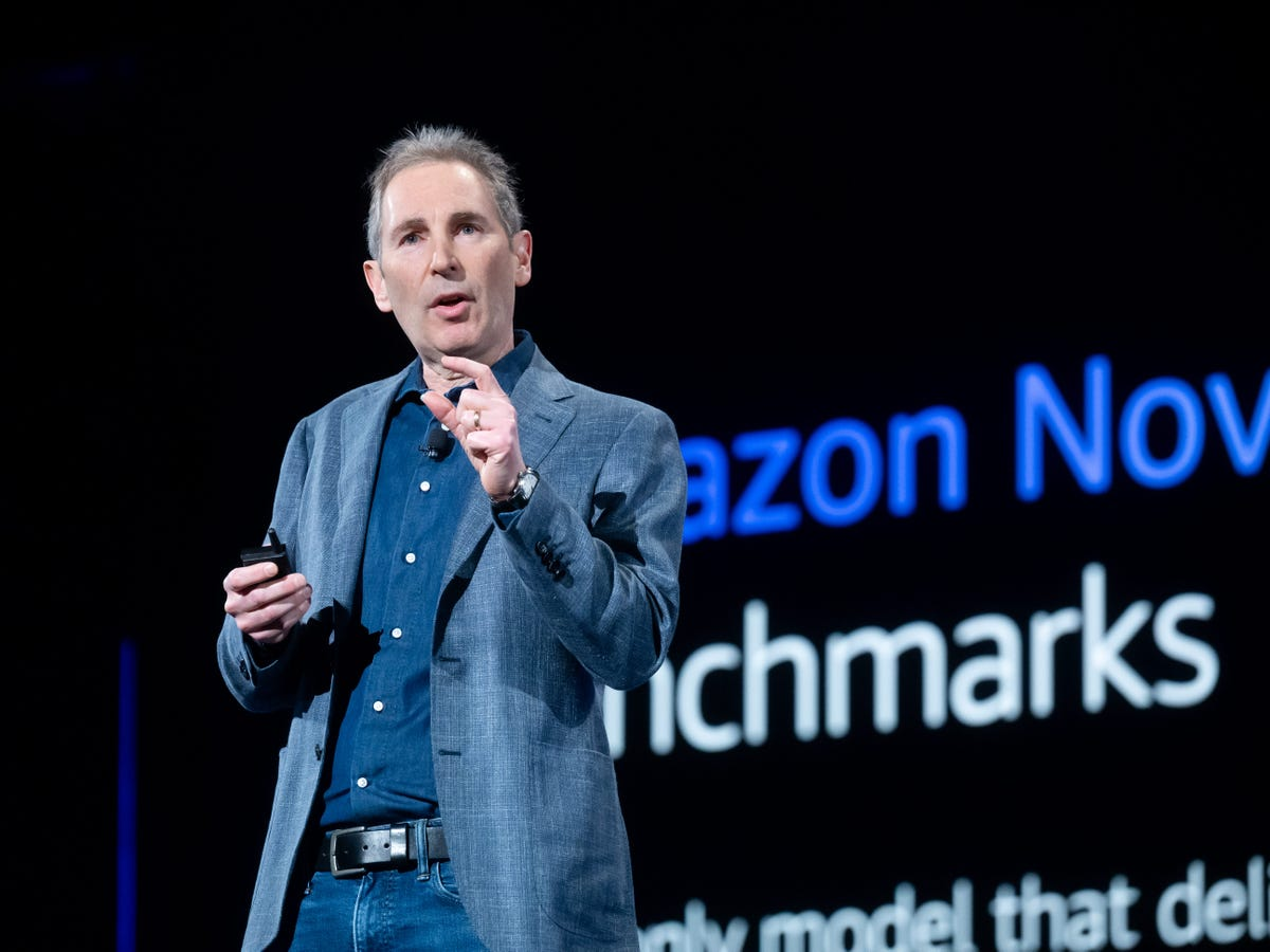 亚马逊标记'低出勤'和'零獾'，同时加强强制返回办公室政策 - 商业内幕